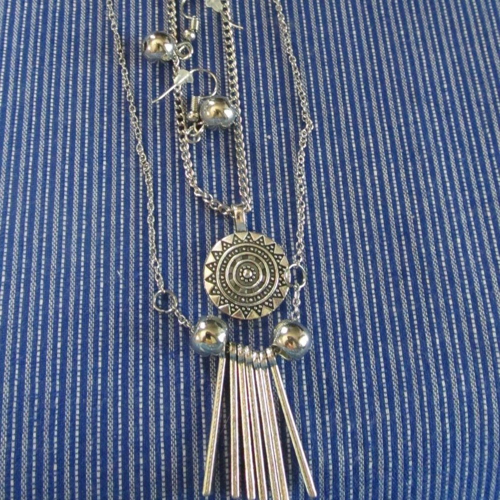 5 older Paparazzi necklace and earring sets